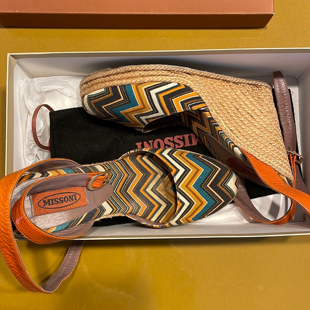 Mission wedge with original box
